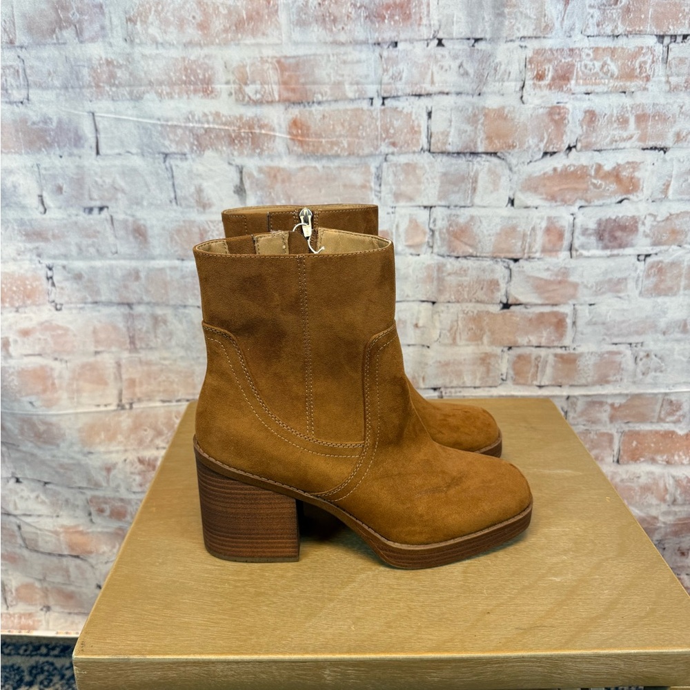 Universal Thread Tan Heeled Boots